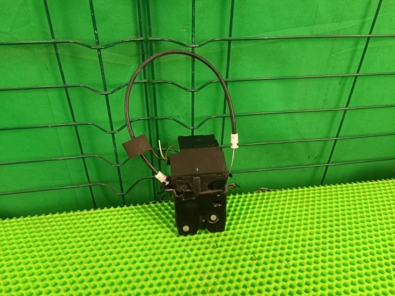 Замок багажника Mercedes-Benz W203