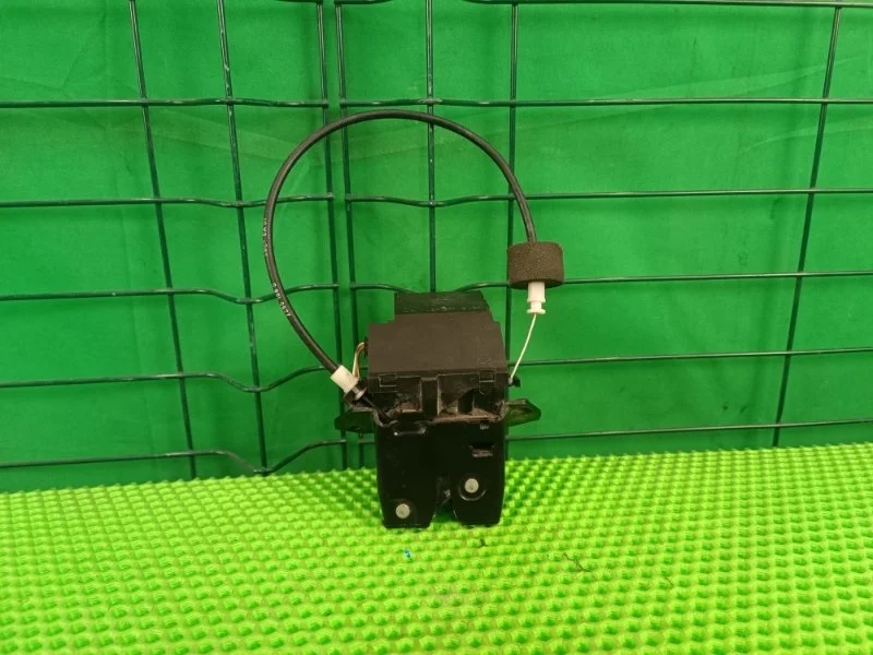 Замок багажника Mercedes-Benz W203