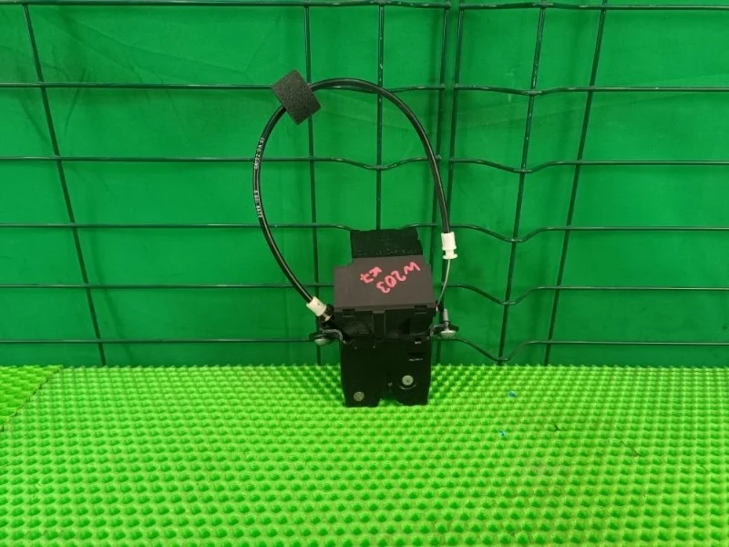 Замок багажника Mercedes-Benz W203