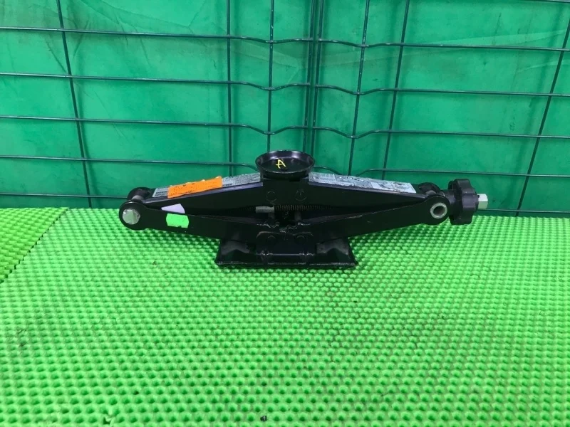 Домкрат Mercedes-Benz A W168