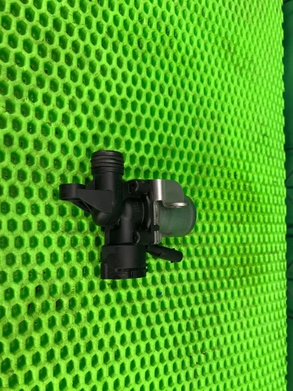 Кран отопителя Mercedes-Benz W204