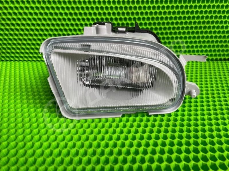 Фара противотуманная Mercedes-Benz 2001 W210