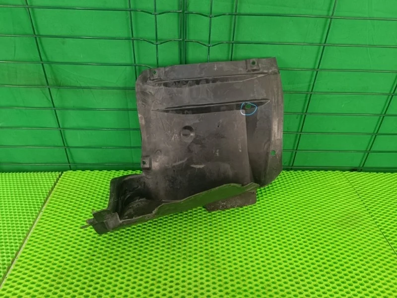 Подкрылок Mercedes-Benz W203