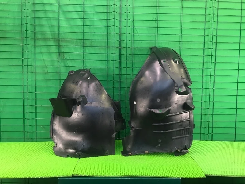 Подкрылок Mercedes-Benz W220