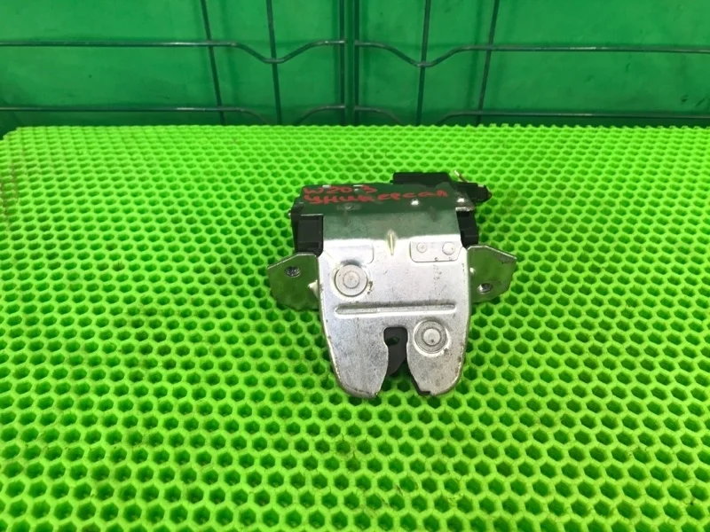 Замок багажника Mercedes-Benz W203