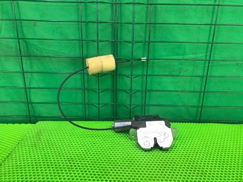 Замок багажника Mercedes-Benz W221