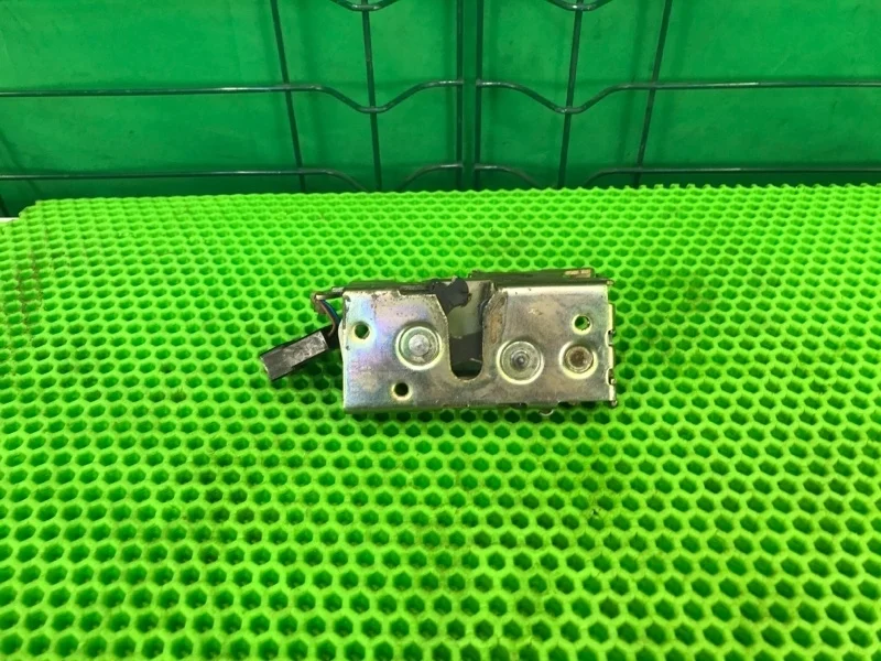 Замок двери Mercedes-Benz V W638