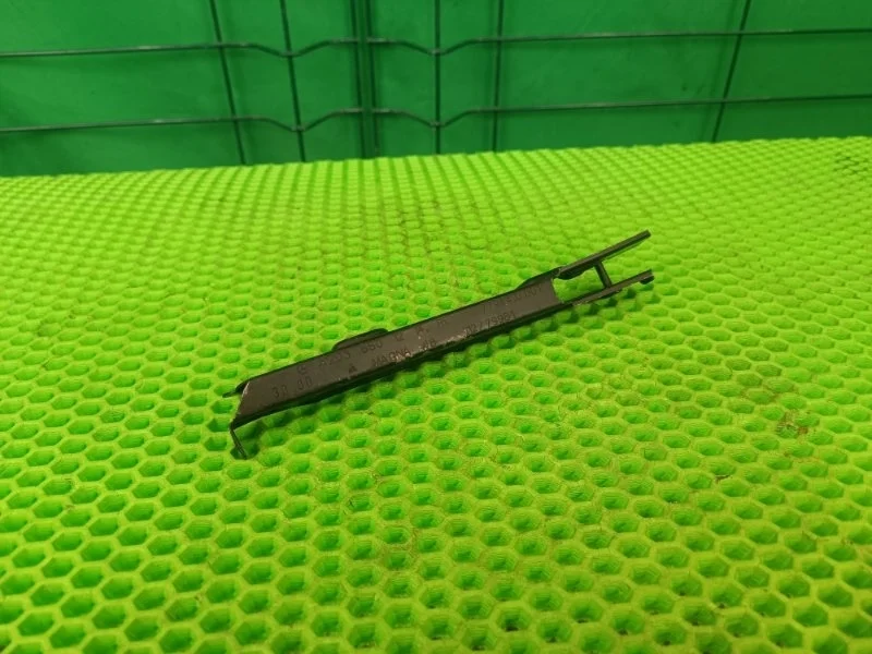 Кронштейн бампера Mercedes-Benz W203