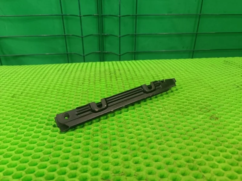 Кронштейн бампера Mercedes-Benz W203