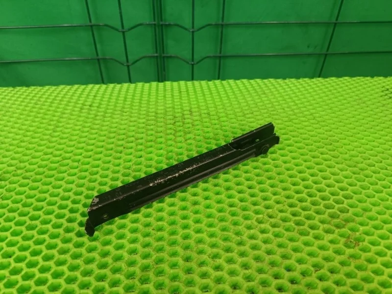 Кронштейн бампера Mercedes-Benz W203