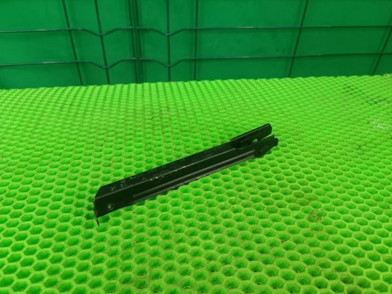 Кронштейн бампера Mercedes-Benz W203