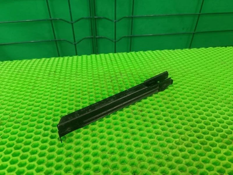 Кронштейн бампера Mercedes-Benz W203