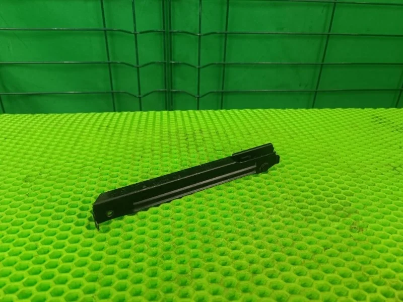 Кронштейн бампера Mercedes-Benz W203