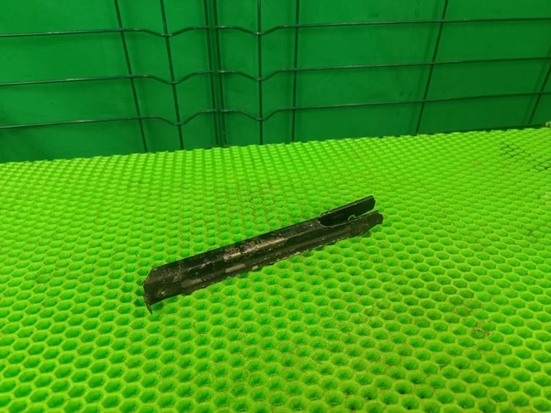 Кронштейн бампера Mercedes-Benz W203