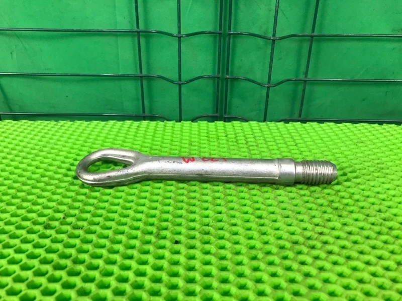 Крюк буксировочный Mercedes-Benz W221