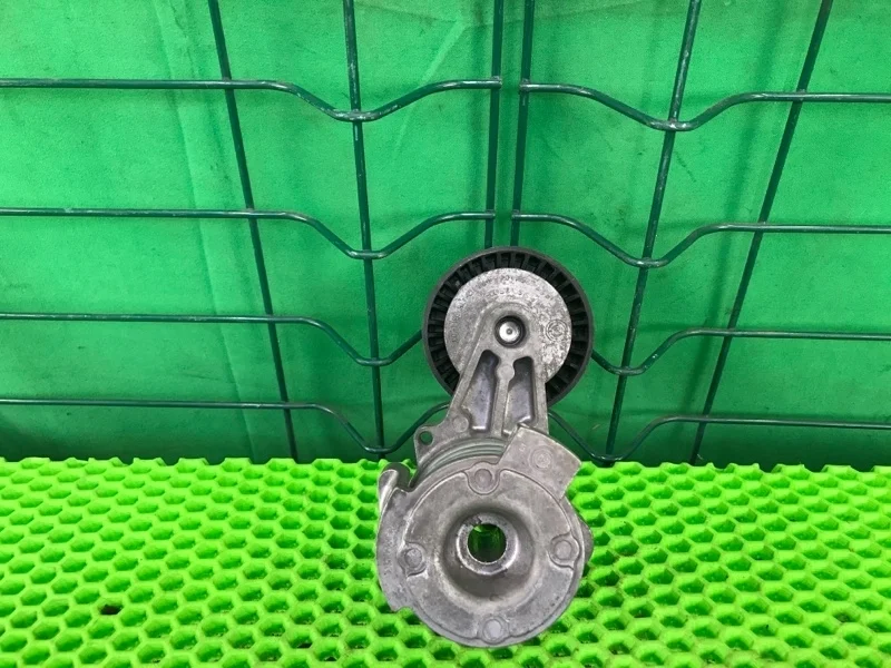 Натяжитель приводного ремня BMW 5 E60