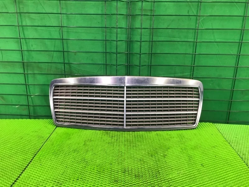 Решетка радиатора Mercedes-Benz 09//1997 W210