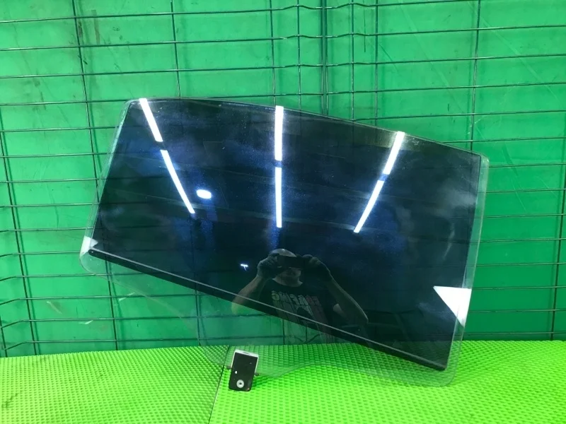 Стекло двери Mercedes-Benz 19/06/2008 W221