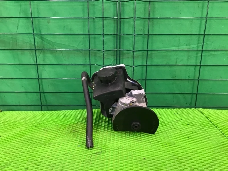 Насос гидроусилителя руля Mercedes-Benz 2002 W203