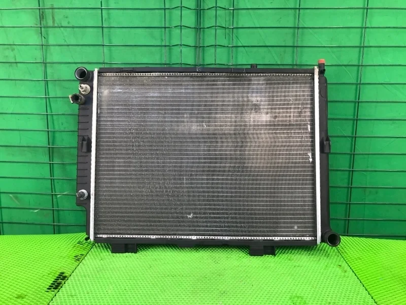 Радиатор охлаждения Mercedes-Benz 2001 W210