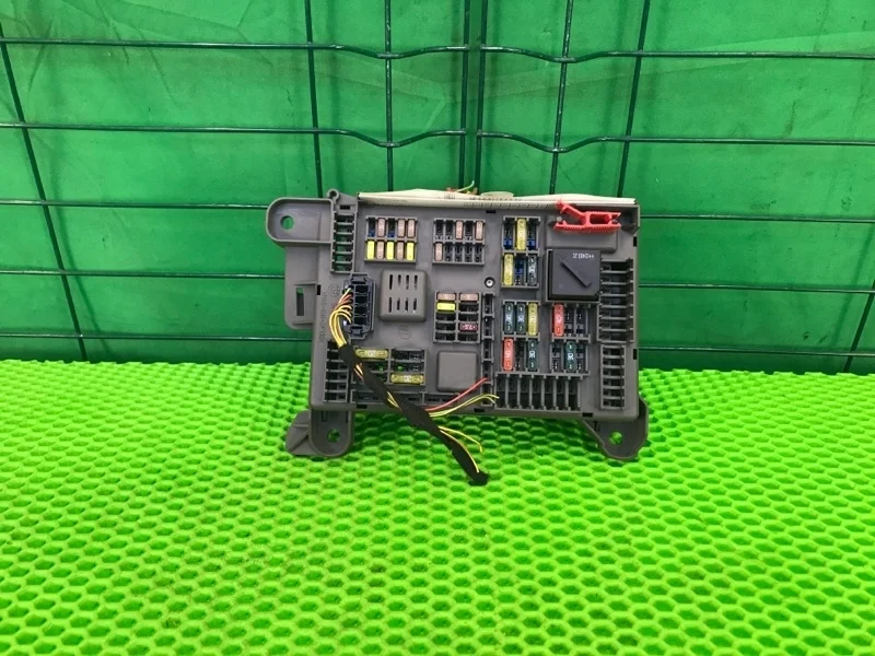 Блок предохранителей BMW X5 35iX 06/2011 E70