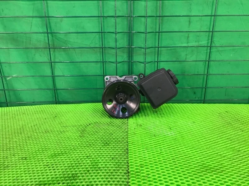 Насос гидроусилителя руля Mercedes-Benz W211