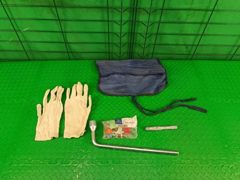 Ключ балонный Mercedes-Benz 27/07/2005 W211