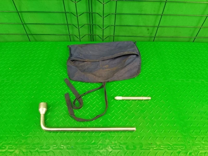 Ключ балонный Mercedes-Benz 27/06/2000 W210