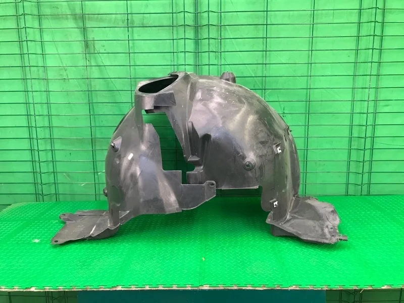 Подкрылок Mercedes-Benz 2002 W203