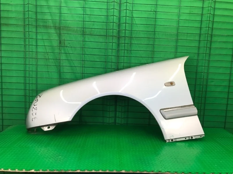 Крыло Mercedes-Benz W210