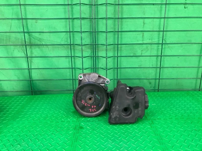 Насос гидроусилителя руля Mercedes-Benz W212