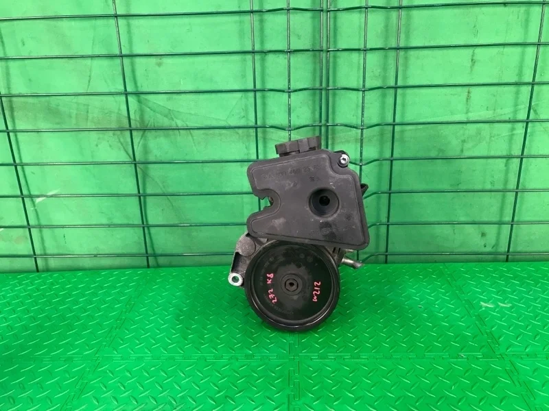 Насос гидроусилителя руля Mercedes-Benz W212