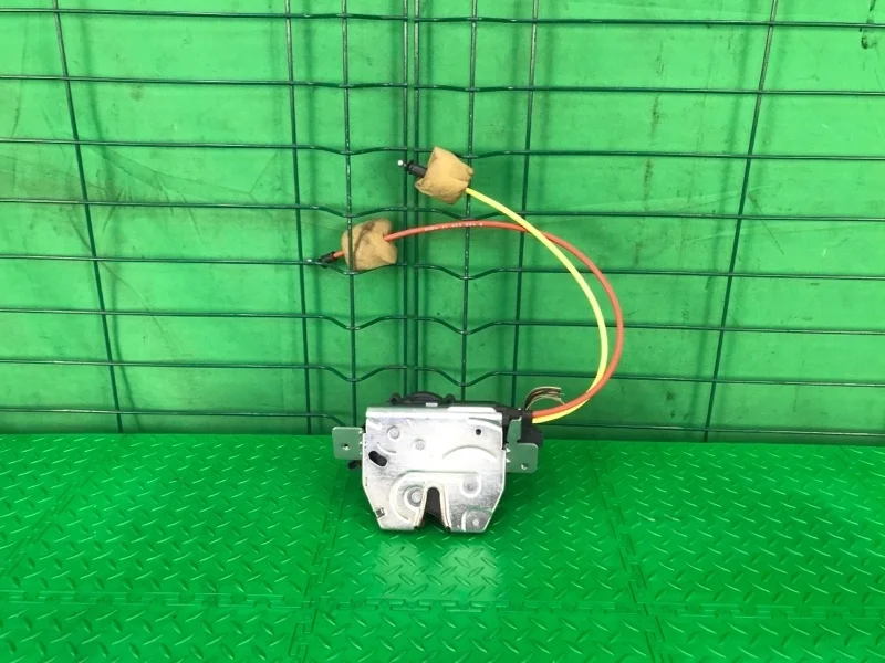 Замок багажника Mercedes-Benz W211