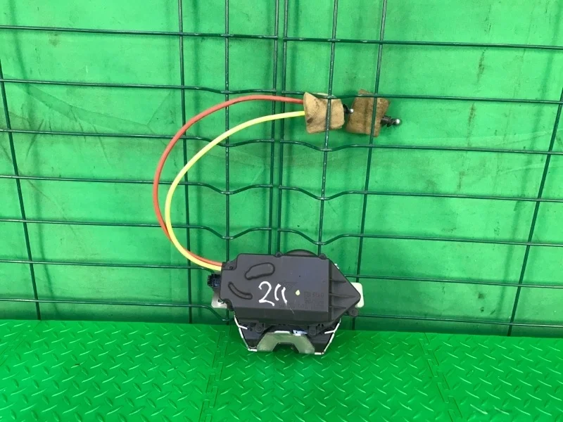 Замок багажника Mercedes-Benz W211