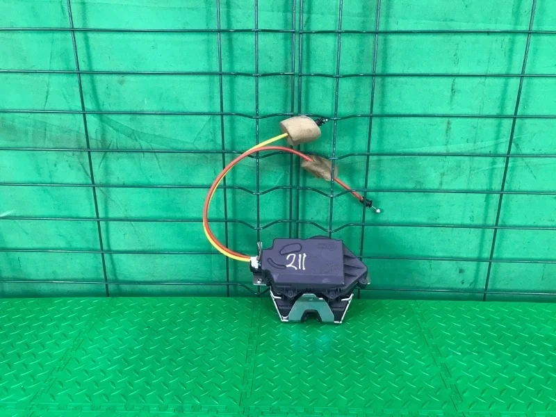 Замок багажника Mercedes-Benz W211