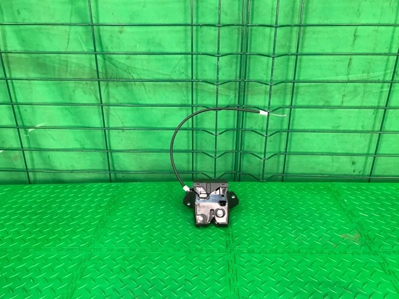 Замок багажника Mercedes-Benz W203