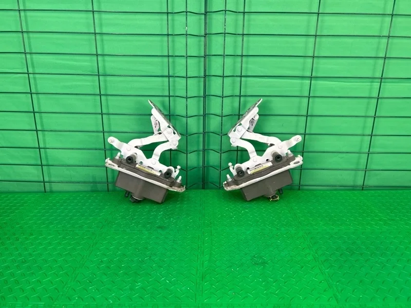 Петля капота Mercedes-Benz W212