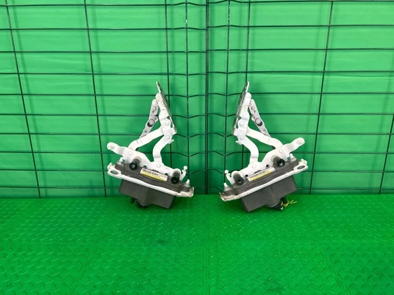 Петля капота Mercedes-Benz W212