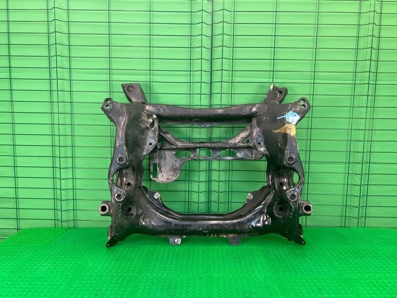 Подрамник Mercedes-Benz W204