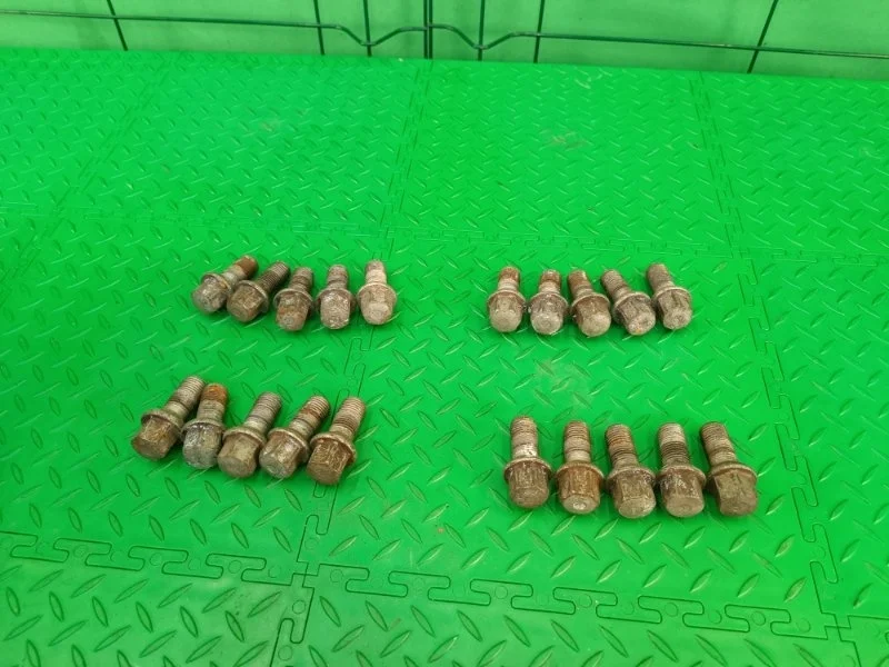 Болт колесный Mercedes-Benz 2004 W211