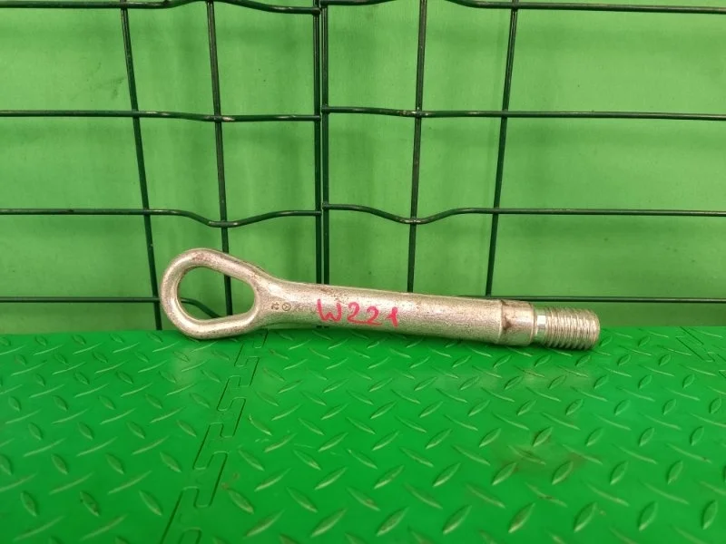 Крюк буксировочный Mercedes-Benz W221