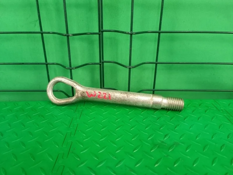 Крюк буксировочный Mercedes-Benz W221