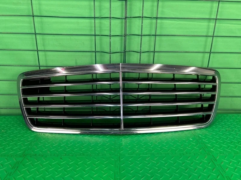 Решетка радиатора Mercedes-Benz 26/09/2001 W210