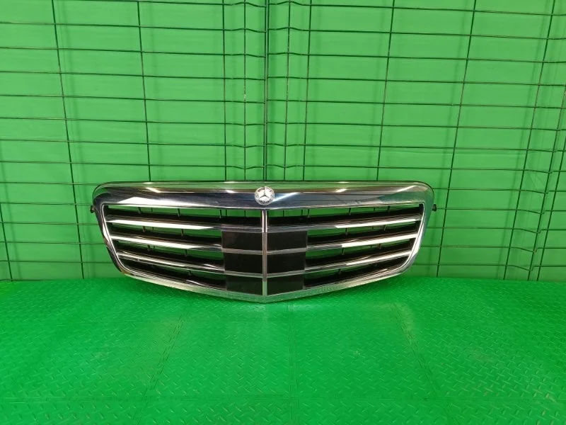 Решетка радиатора Mercedes-Benz 20/12/2011 W212