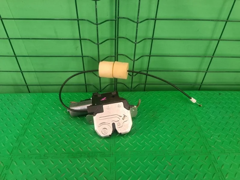 Замок багажника Mercedes-Benz 08/03/2007 W221