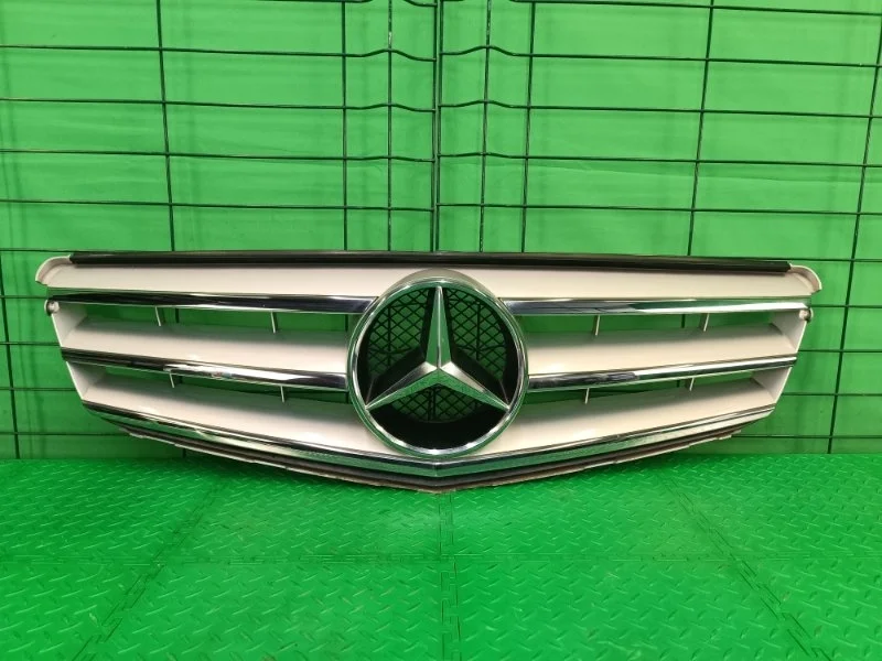 Решетка радиатора Mercedes-Benz 05/10/2009 W204