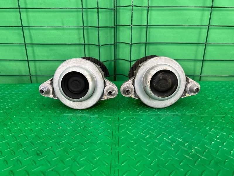 Опора двигателя Mercedes-Benz 05/10/2009 W204