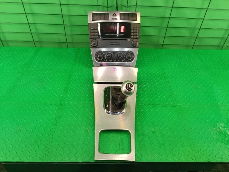 Накладка декоративная Mercedes-Benz 17/05/2005 W203