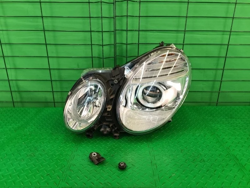 Фара Mercedes-Benz W211