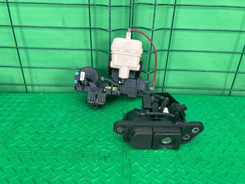 Замок багажника Mercedes-Benz 12/03/2001 W220